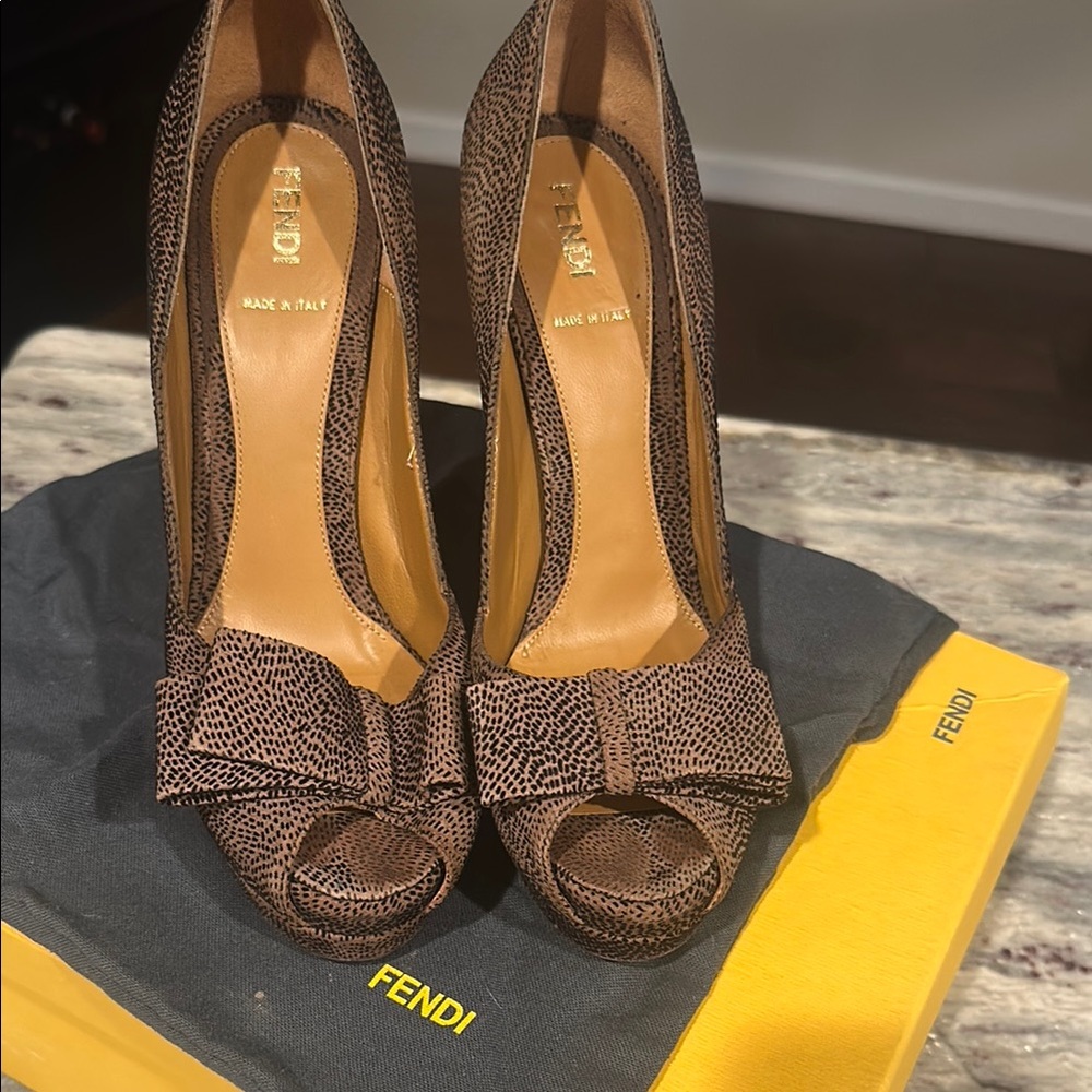Fendi Brown Leather Heels with Elegant Bow